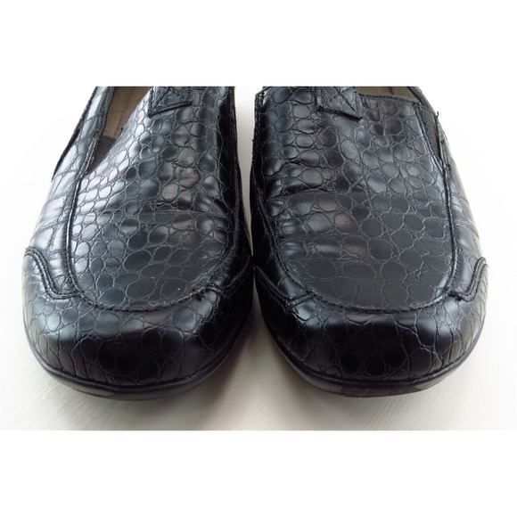 Naturalizer Black Croc-Embossed Loafers - Picture 2 of 7
